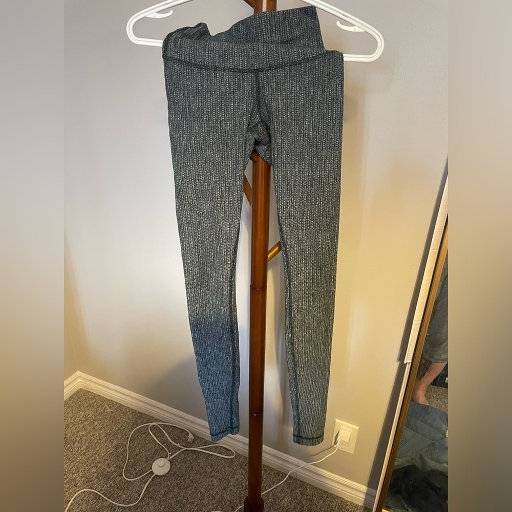 Lululemon high waisted not sure of name, no size dot but fit like 0 or 2